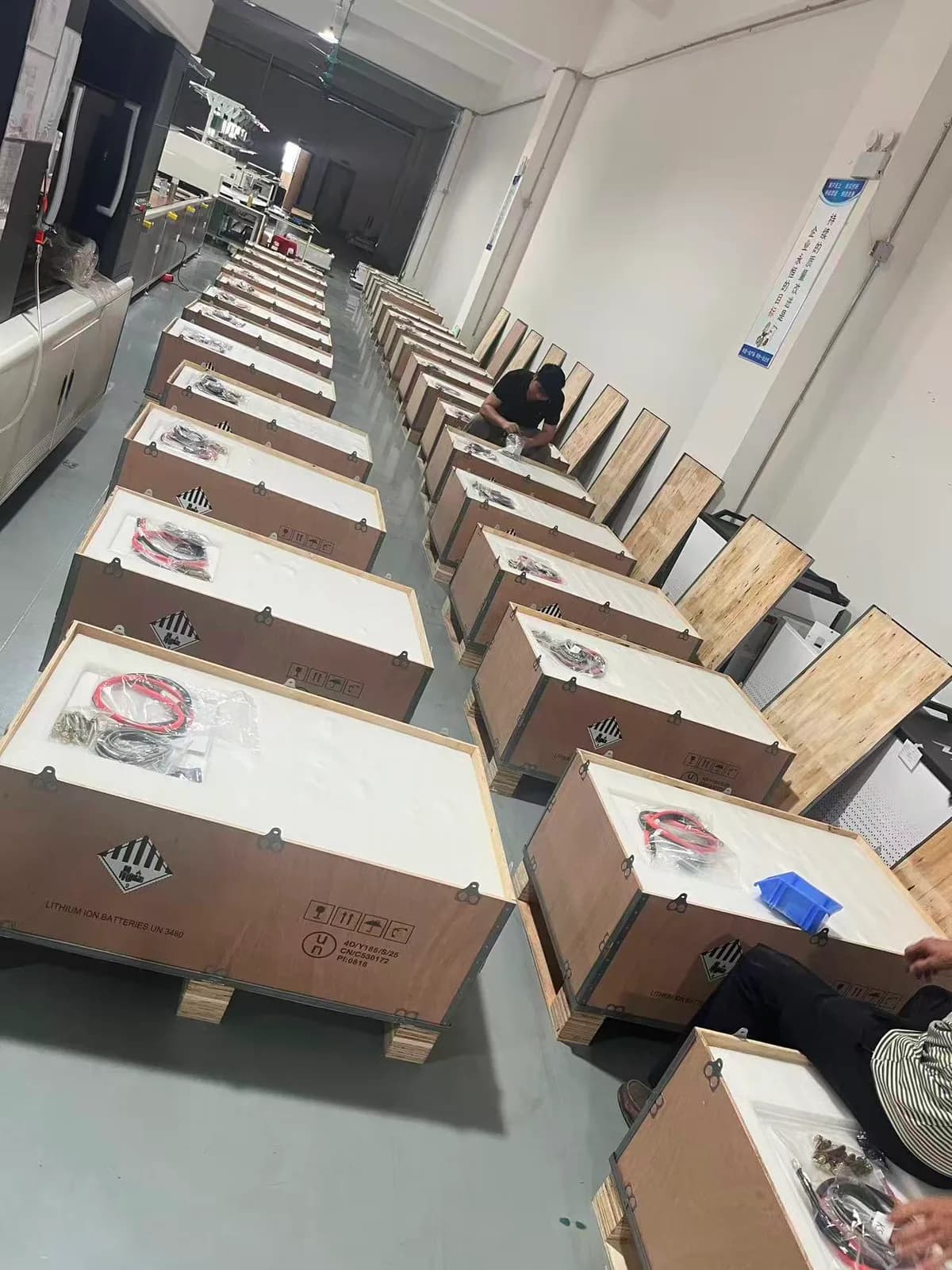 Kit Hibrid Trifazat Deye 8 kW LV + Acumulator LiFePO4 Solarescu Energy 17 kWh (Celule EVE MB31 + JK Smart BMS 2A) - poza 16