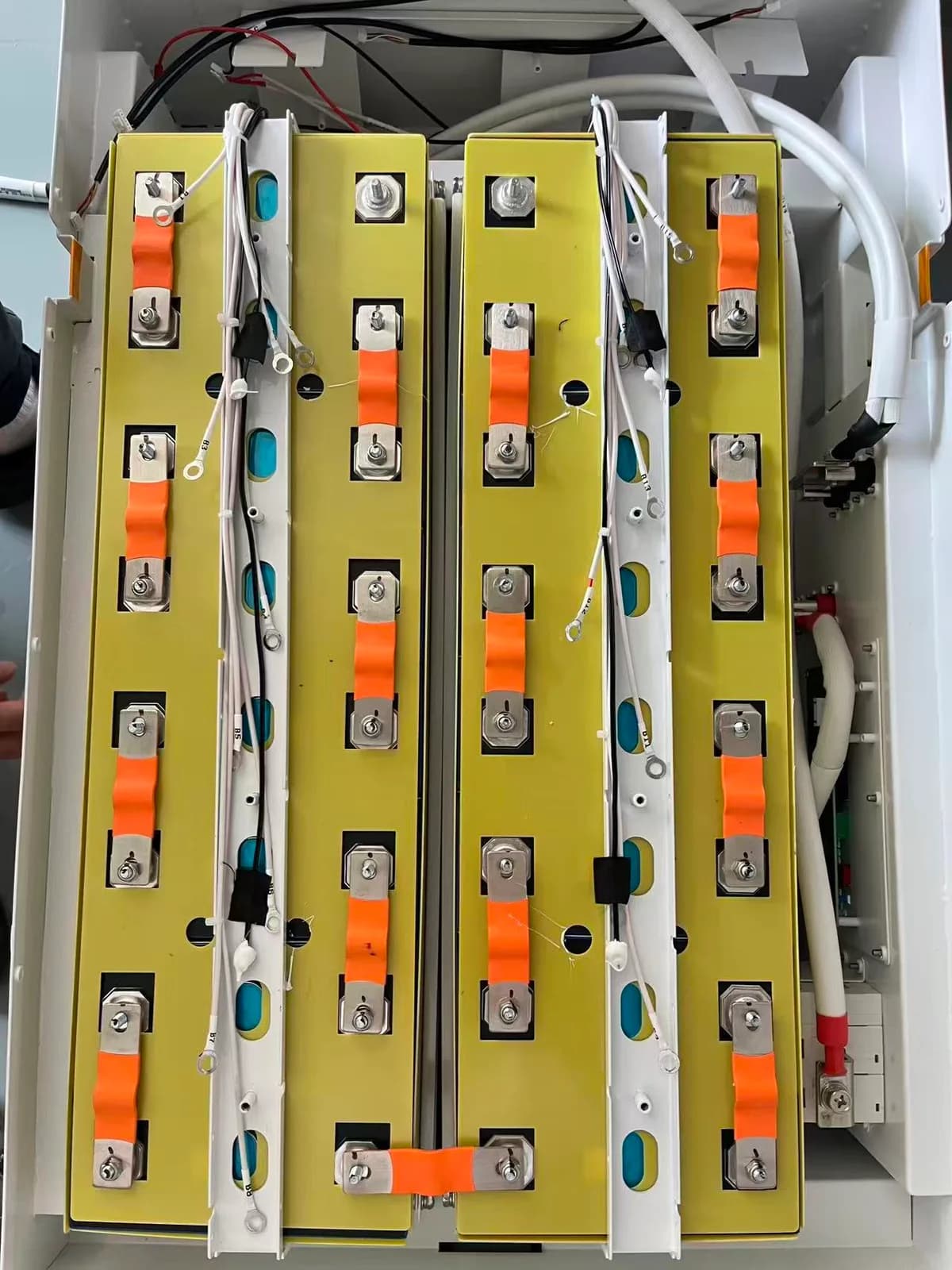 Kit Hibrid Trifazat Deye 8 kW LV + Acumulator LiFePO4 Solarescu Energy 17 kWh (Celule EVE MB31 + JK Smart BMS 2A) - poza 12